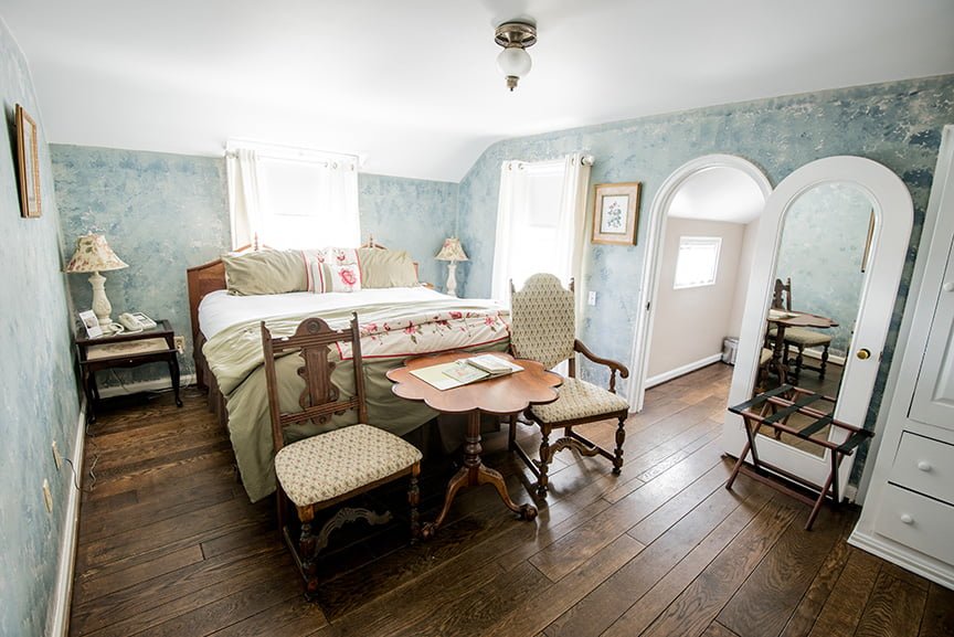 Hideaway Country Inn-Ohio Bed and Breakfast-Lodging-Inventor’s Luxury Room
