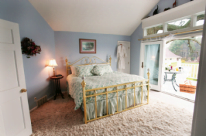 pet-friendly tree house at Hideaway